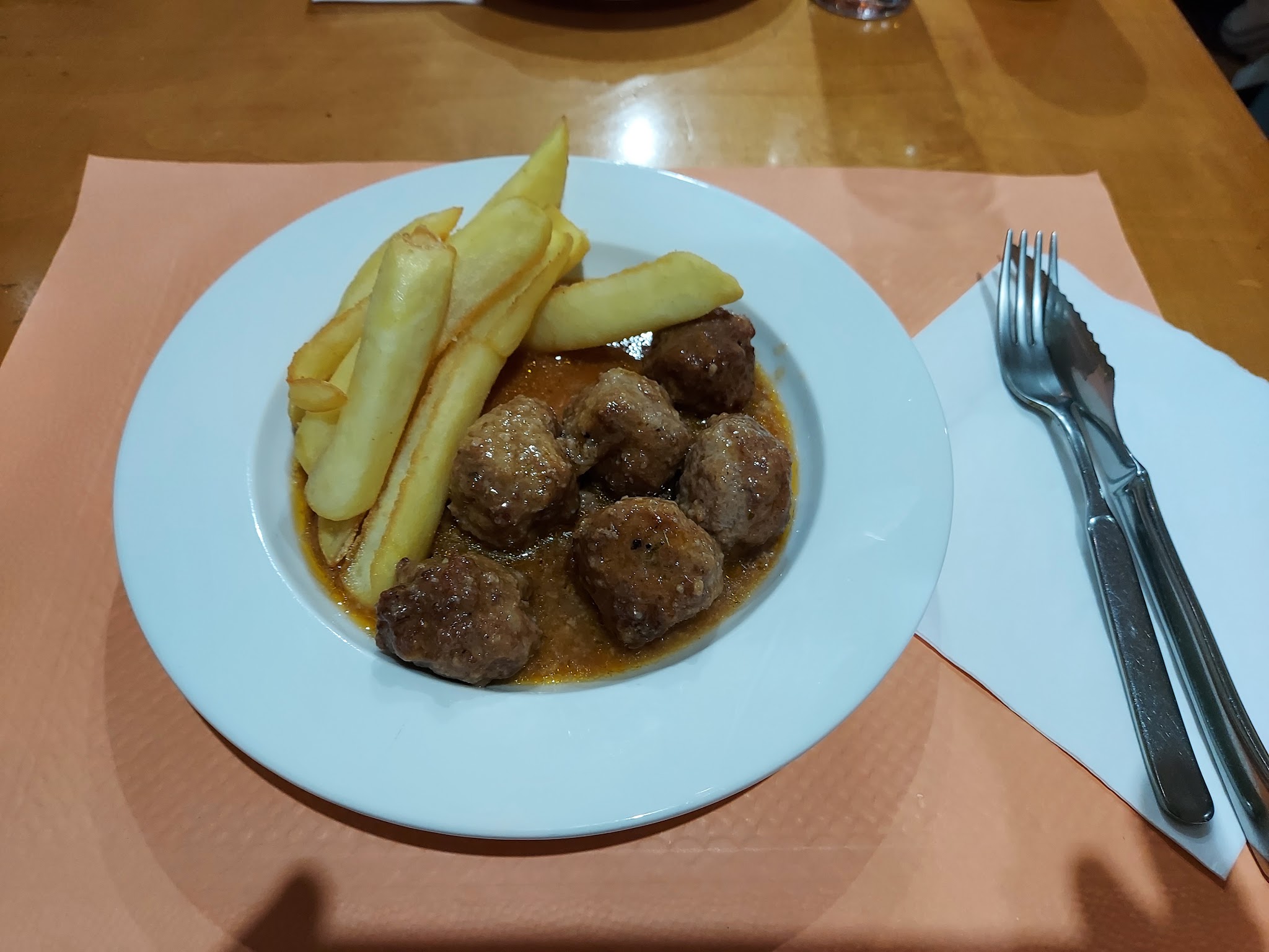 Plat de mandonguilles amb patates